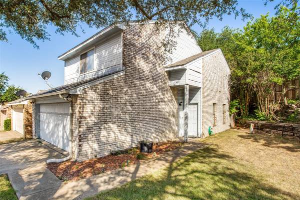 1535 Sunset Village Drive,  Duncanville,  TX 75137