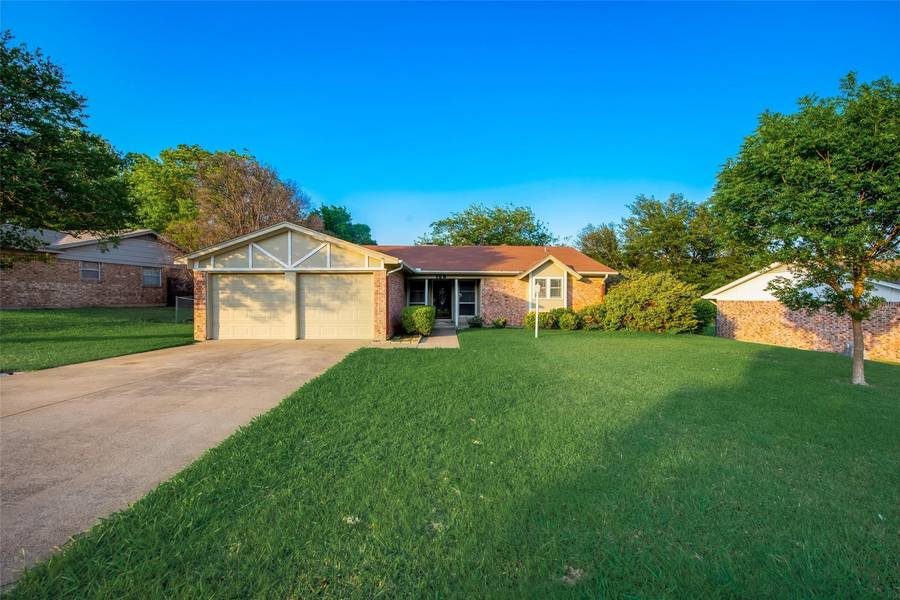 108 Lochness Lane, Benbrook, TX 76126