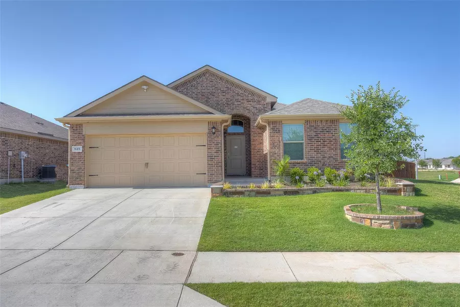 525 Foxhunter Street, Fort Worth, TX 76131