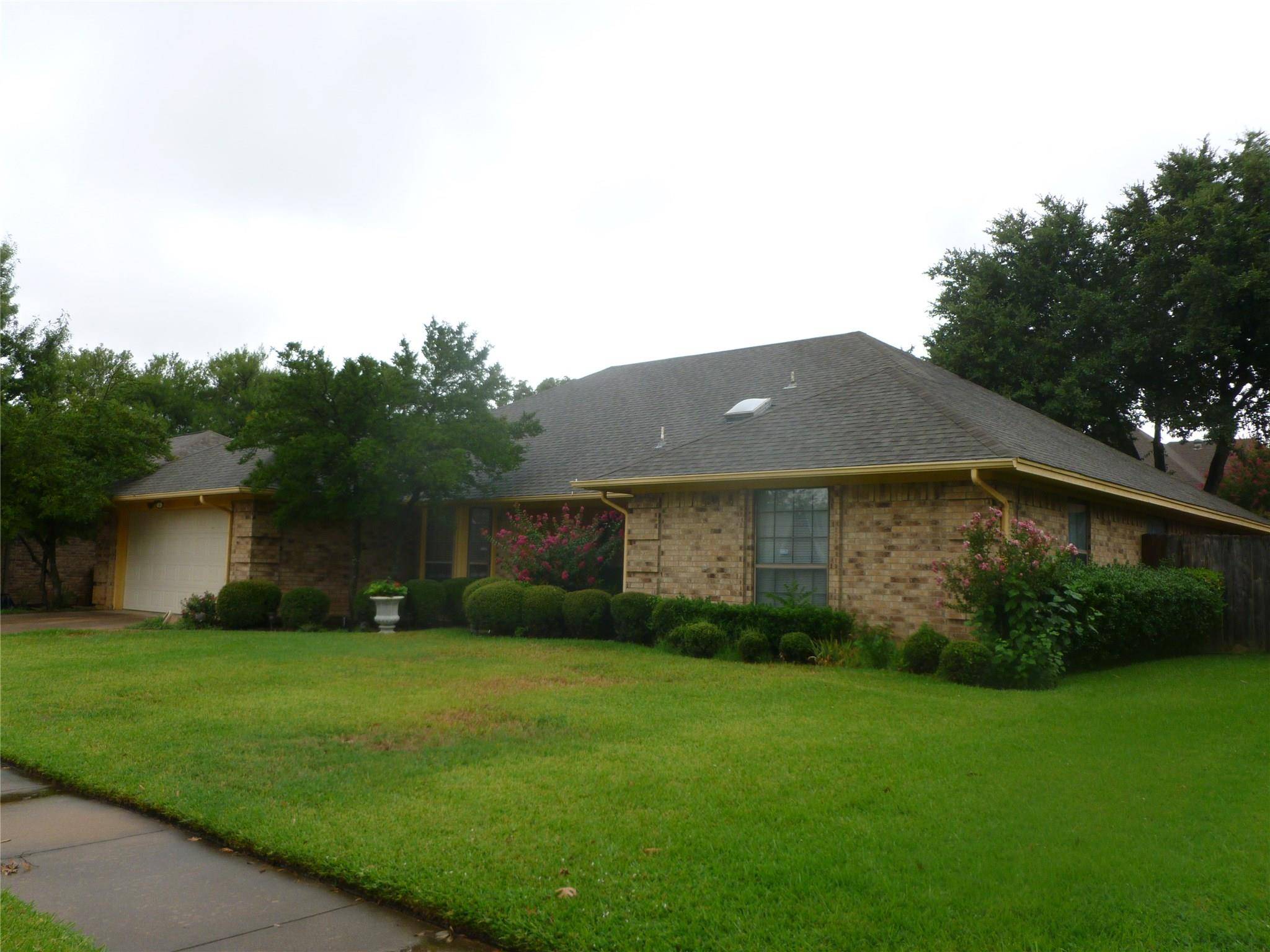 1305 Briarhaven Drive, Bedford, TX 76021