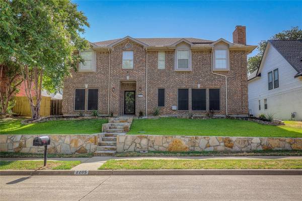 2205 Wren Lane, Lewisville, TX 75077