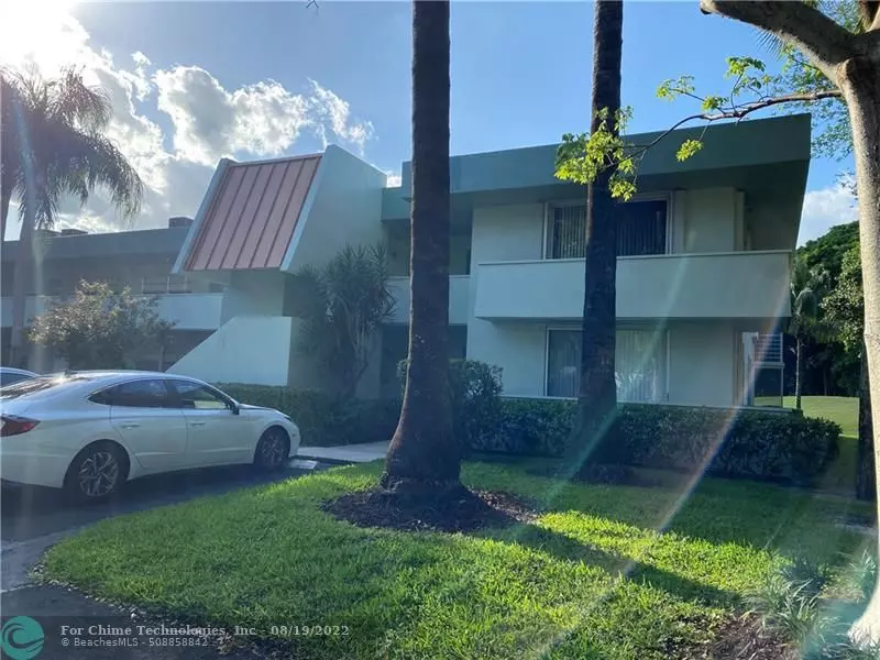 Pompano Beach, FL 33069,903 Cypress Grove Dr  #201