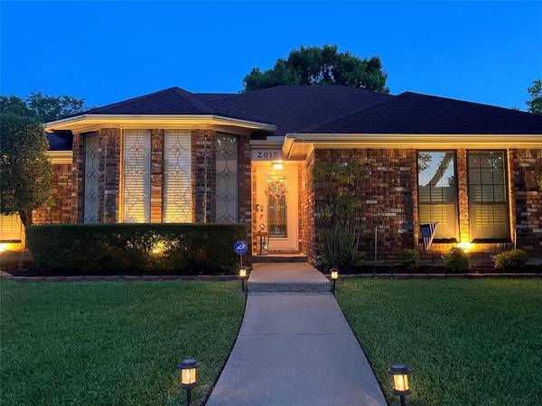 2010 Brookside Drive, Grapevine, TX 76051