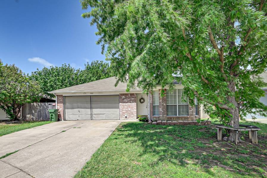 7022 Snowivy Court, Arlington, TX 76001