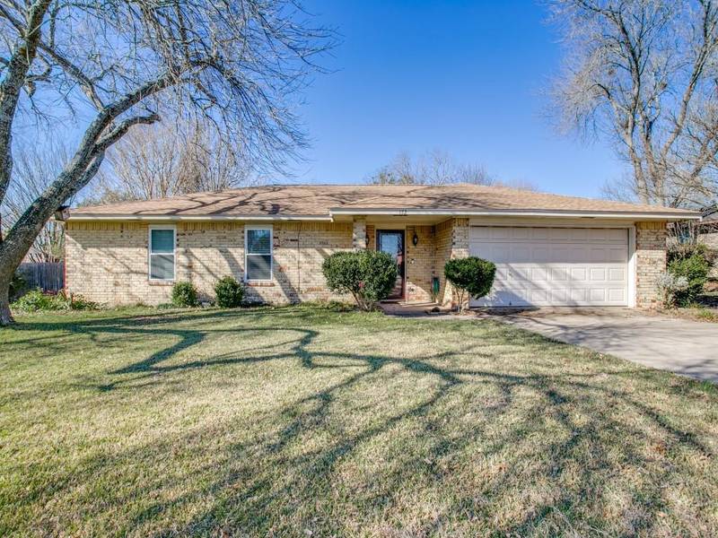 172 Creekview Drive E, Red Oak, TX 75154