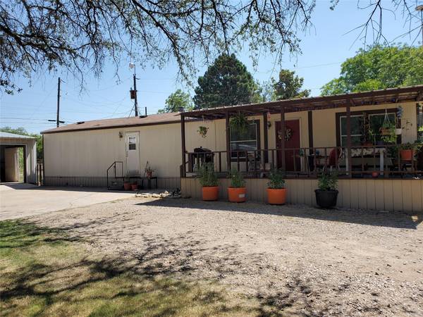 101 Live Oak Lane, Comanche, TX 76442