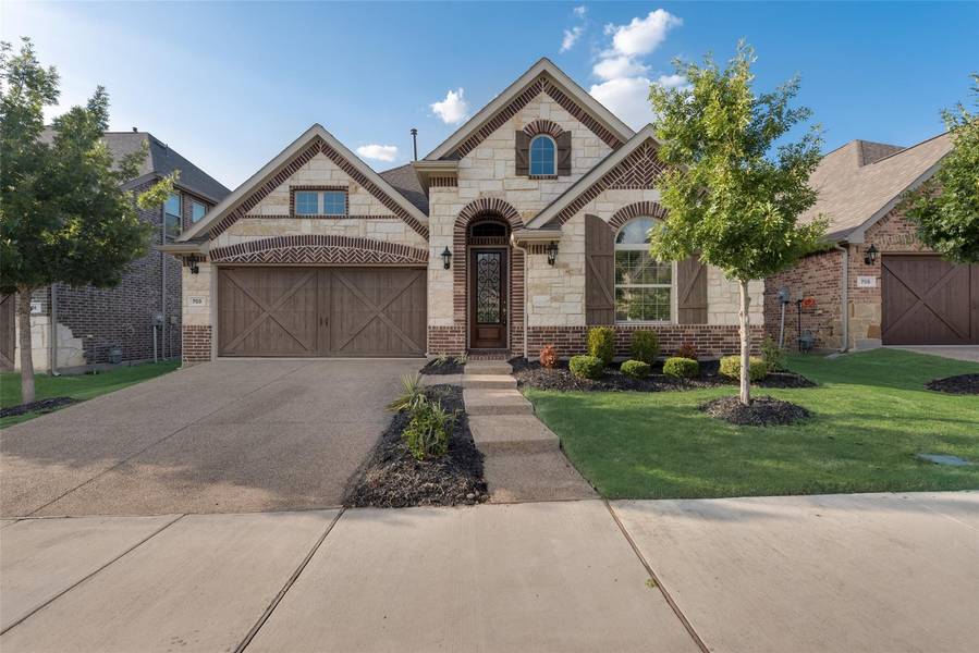 703 Alderwood Lane, Euless, TX 76039