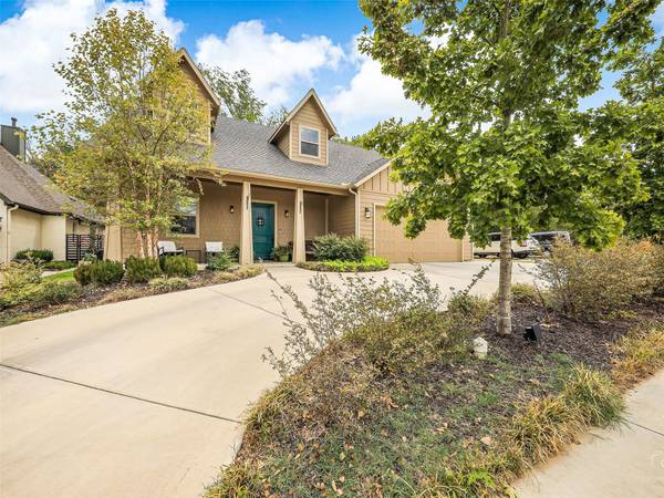 318 N Dove Road, Grapevine, TX 76051