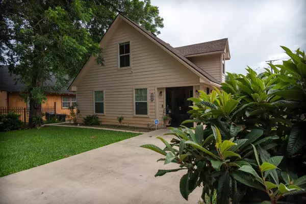 1815 Denver Avenue, Fort Worth, TX 76164