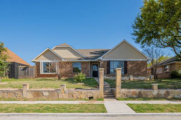 1529 Autumn Breeze Lane, Lewisville, TX 75077