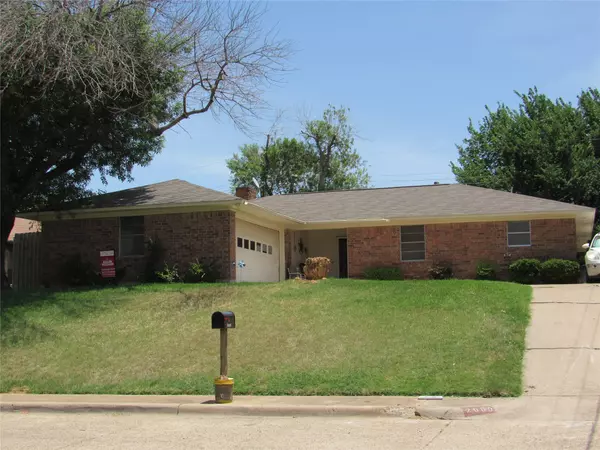 2009 Sheriff Drive,  Grand Prairie,  TX 75051