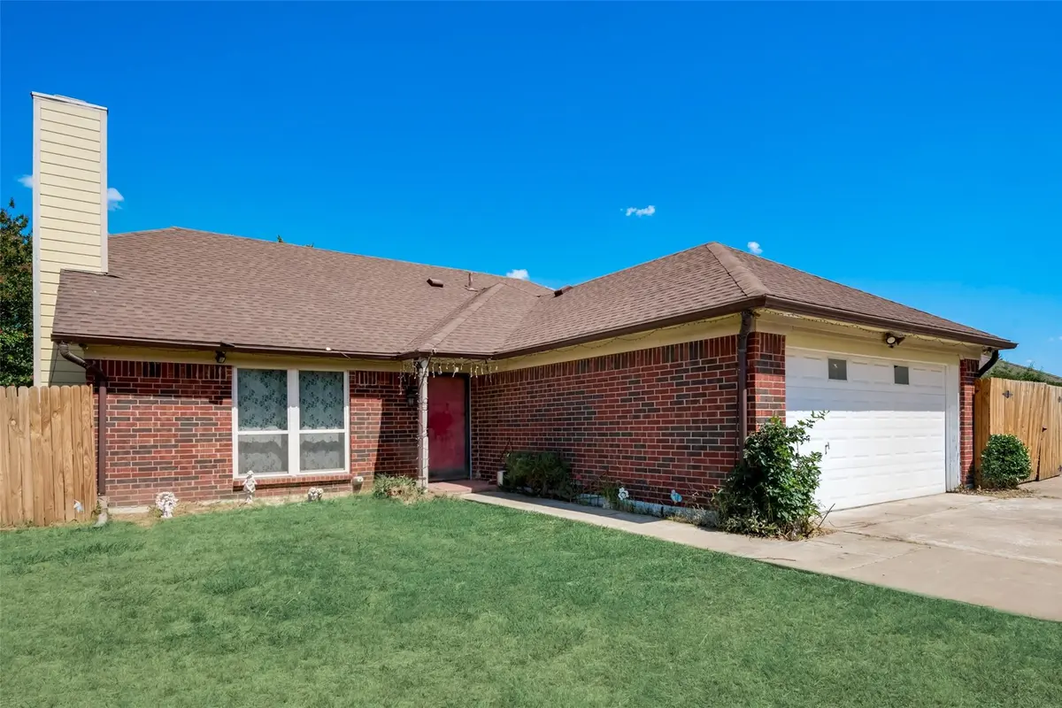 7213 SUNNYBANK Drive, Fort Worth, TX 76137