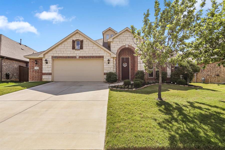 1004 Tarragon Drive, Burleson, TX 76028