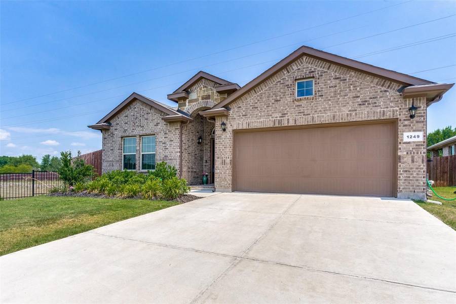 1249 Beestone Drive, Saginaw, TX 76131