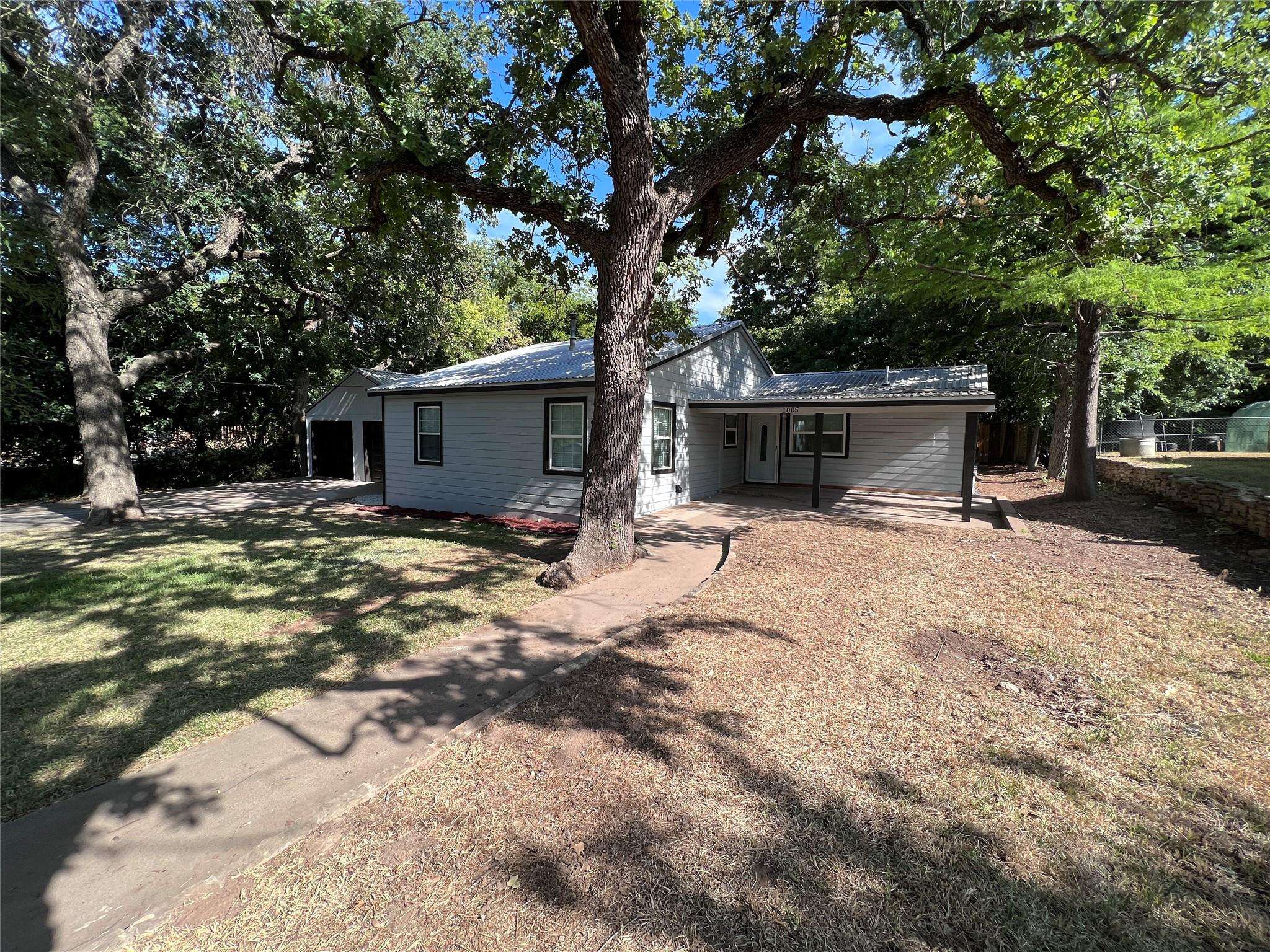 1005 W Water Street, Weatherford, TX 76086