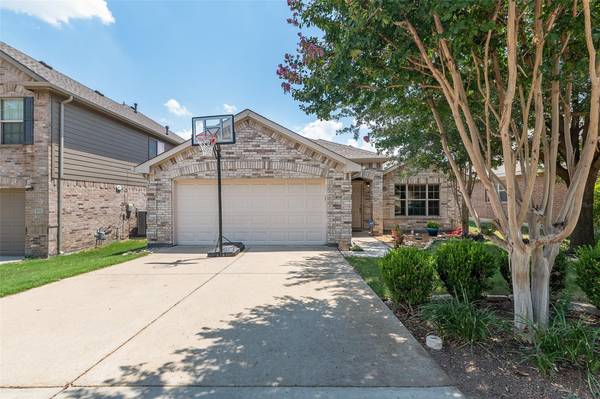 10345 Bradshaw Drive, Fort Worth, TX 76108