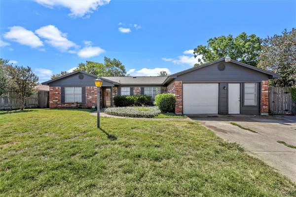 931 SW Hillside Drive, Burleson, TX 76028