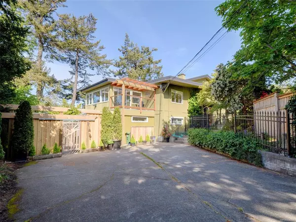 332 Foul Bay Rd, Victoria, BC V8S 4G7