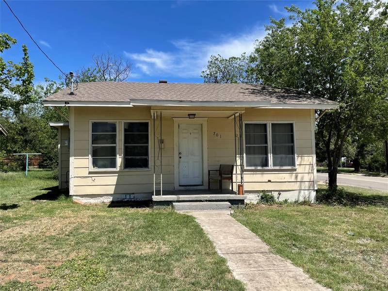 701 Avenue J, Brownwood, TX 76801