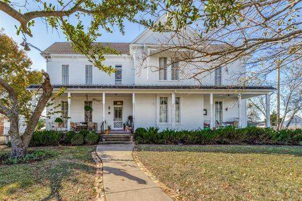 855 E Cantrell Street, Waxahachie, TX 75165