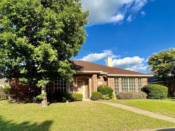 453 Cloverleaf Drive, Lancaster, TX 75146