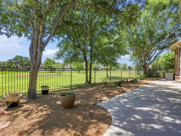 8640 Weston Lane, Lantana, TX 76226