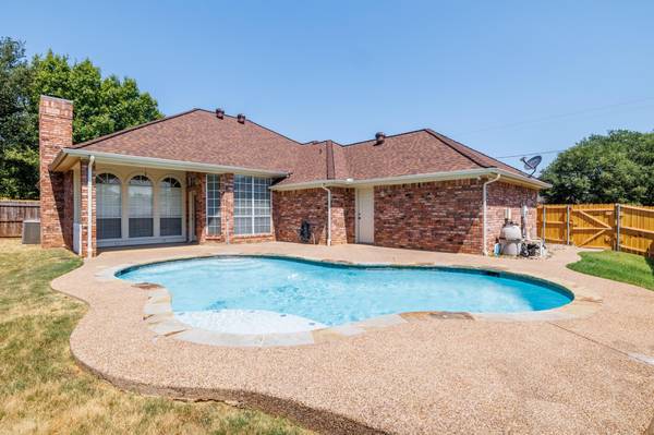 3220 John Court S, Hurst, TX 76054