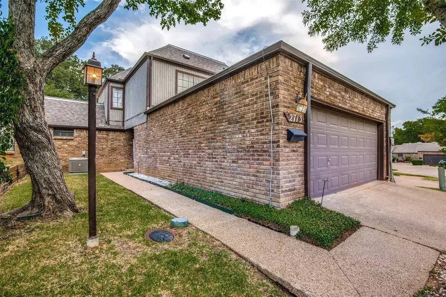 2713 Fairway Park Street, Grand Prairie, TX 75050