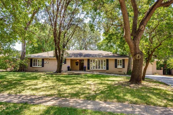 923 Blue Lake Circle, Richardson, TX 75080