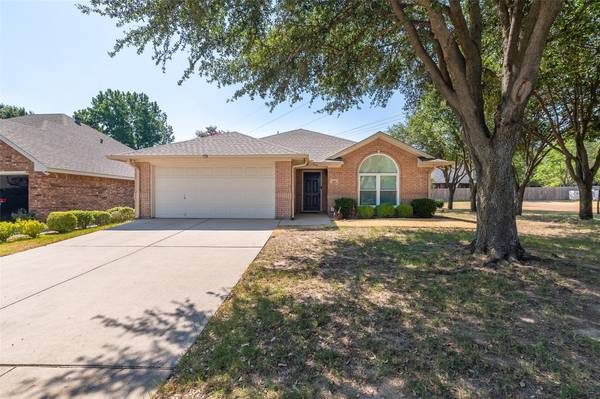 100 Sunny Meadows Drive, Burleson, TX 76028