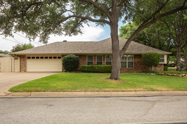 4400 Alameda Court, Arlington, TX 76016