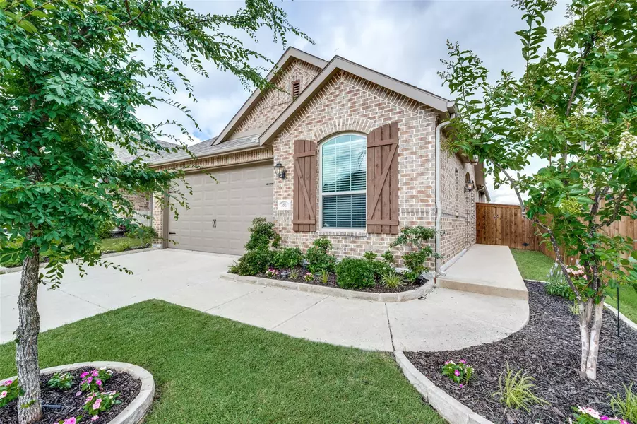 3521 Periwinkle Drive, Aubrey, TX 76227