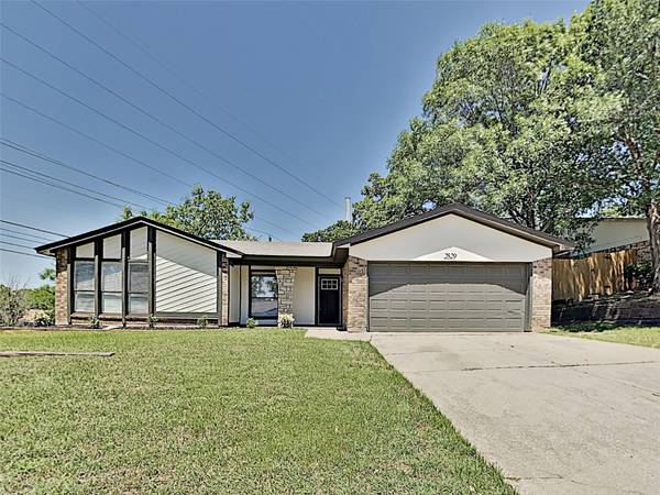 2829 Cummings Drive, Bedford, TX 76021