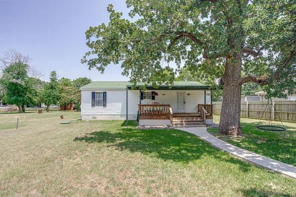 3721 Hartwood Drive, Granbury, TX 76049