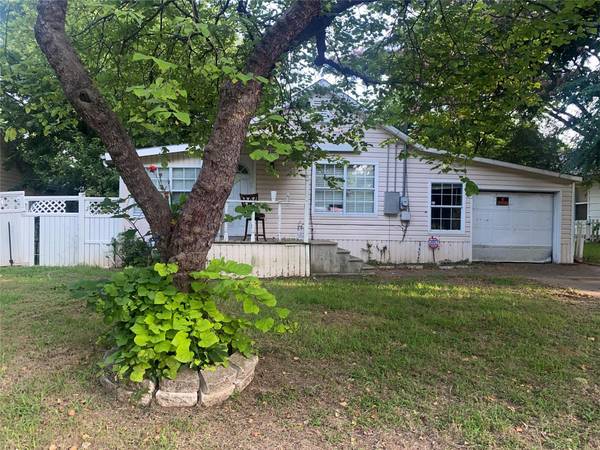 2826 W Elm Street,  Denison,  TX 75020