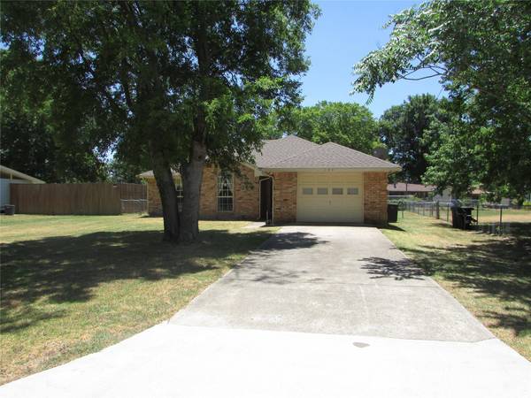 103 W Gilmer Street, Rice, TX 75155