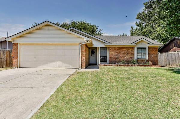 716 Fair Meadows Drive, Saginaw, TX 76179