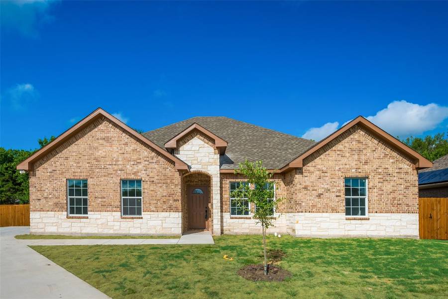 703 Royse Ridge Road, Ennis, TX 75119