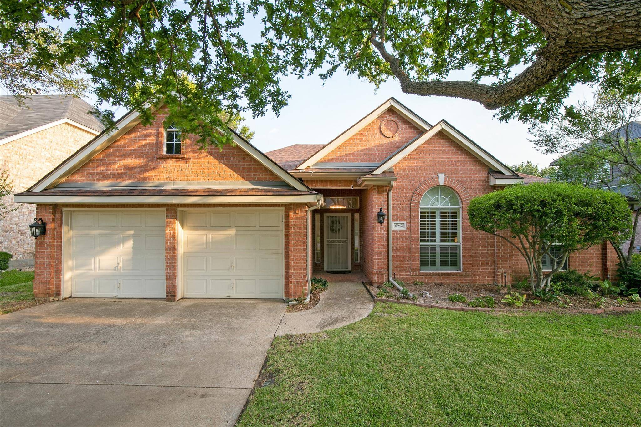 6943 Briarwood Drive, Fort Worth, TX 76132