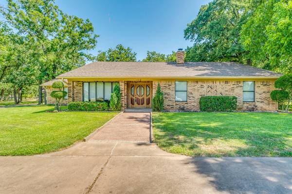 112 Meandering Way, Weatherford, TX 76086