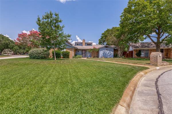 3701 Village Glen Trail, Arlington, TX 76016