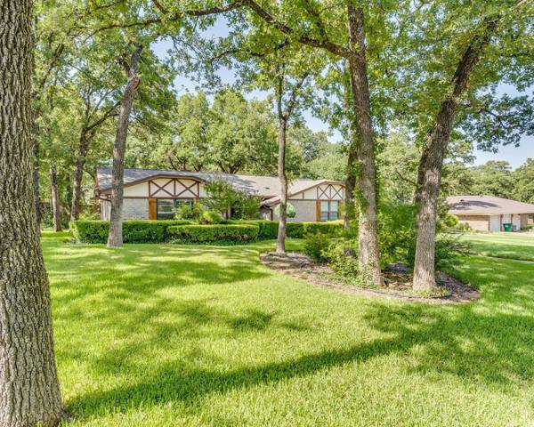 204 Shadowoak Drive, Burleson, TX 76028