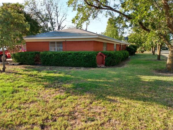 401 Dallas Street,  Coleman,  TX 76834