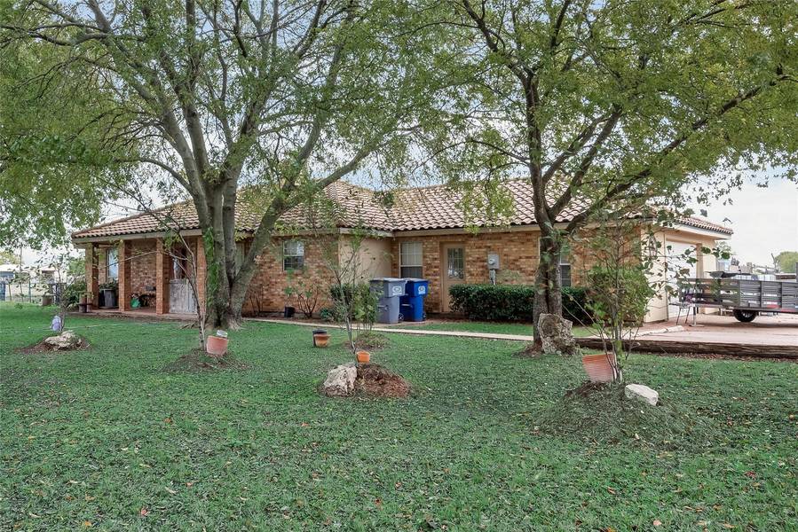 634 E Reindeer Road, Lancaster, TX 75146