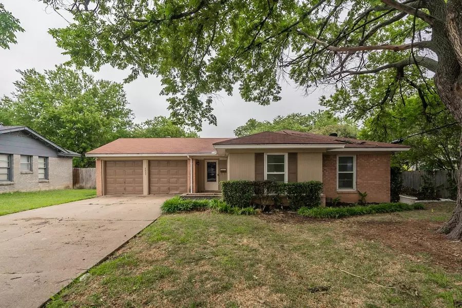 5933 Peggy Drive, Fort Worth, TX 76133