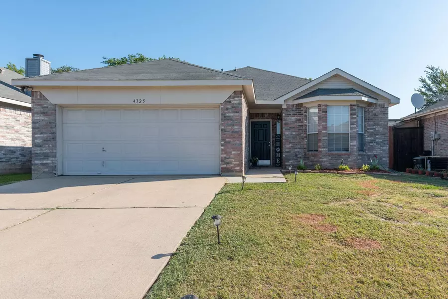 4325 Park Creek Circle N, Fort Worth, TX 76137