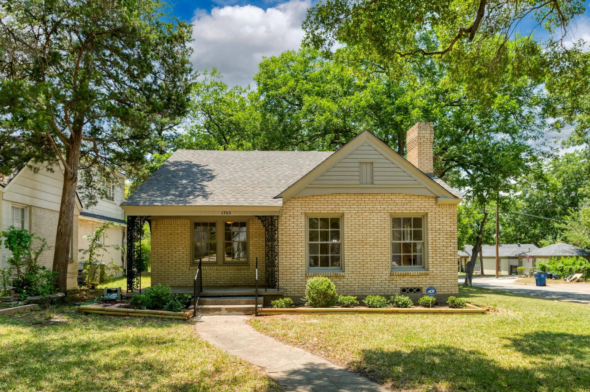 1703 Cascade Avenue, Dallas, TX 75224
