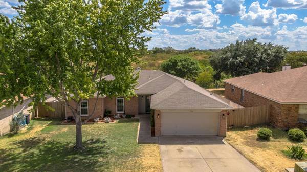 5764 Fenway Court, Haltom City, TX 76137