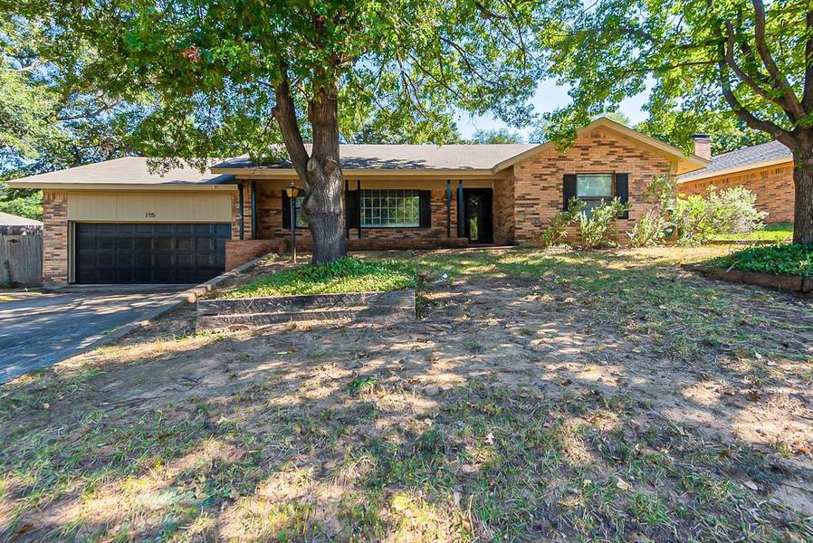 715 Vail Drive, Arlington, TX 76012