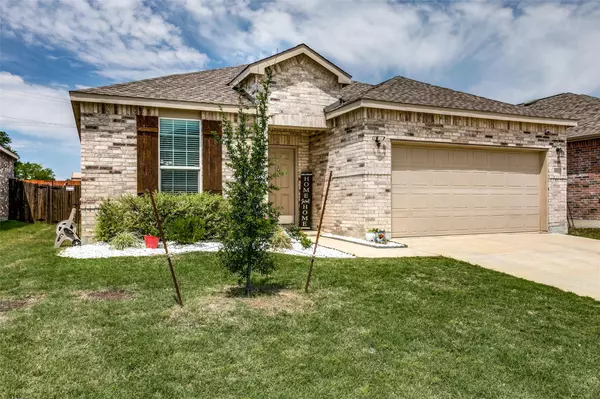 8213 Wildwest Drive, Fort Worth, TX 76131